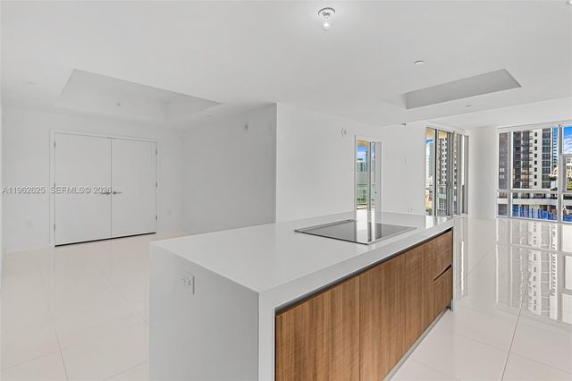 851 NE 1st Ave 1012, Miami, FL 33132