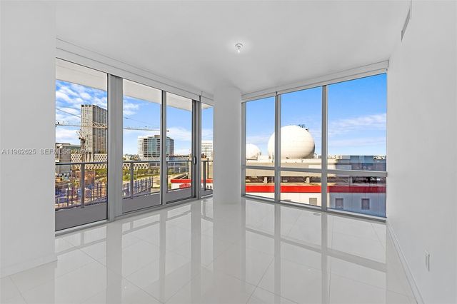 851 NE 1st Ave 1012, Miami, FL 33132