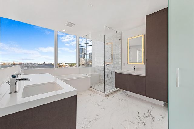 851 NE 1st Ave 1012, Miami, FL 33132