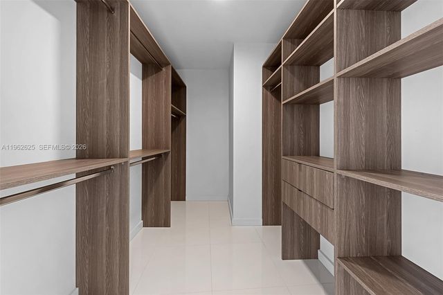 851 NE 1st Ave 1012, Miami, FL 33132