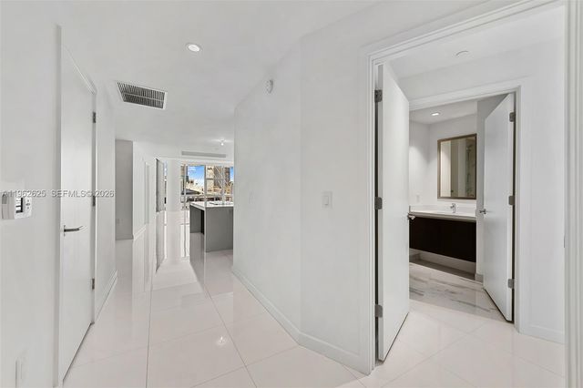 851 NE 1st Ave 1012, Miami, FL 33132