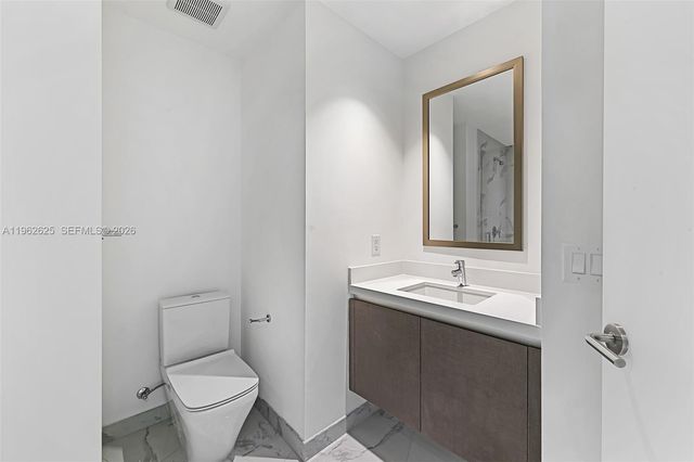 851 NE 1st Ave 1012, Miami, FL 33132