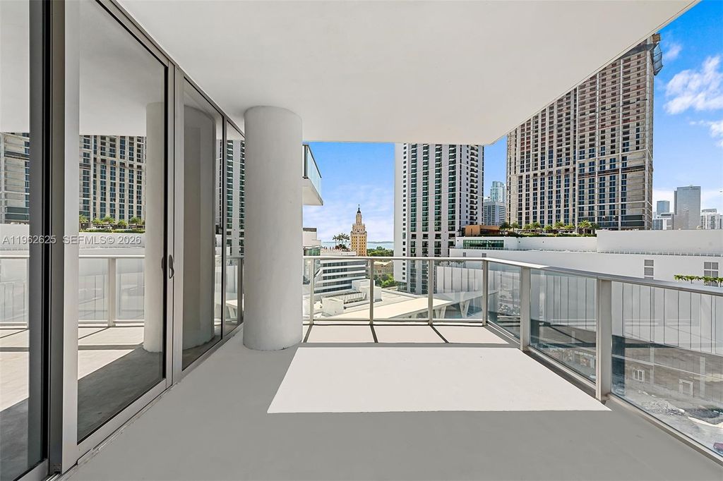 851 NE 1st Ave 1012, Miami, FL 33132