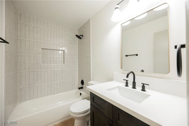 2121 Lawry Avenue, North Las Vegas, NV 89032