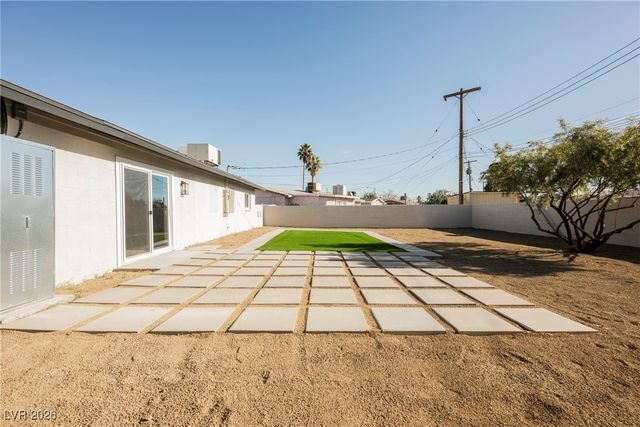 2121 Lawry Avenue, North Las Vegas, NV 89032