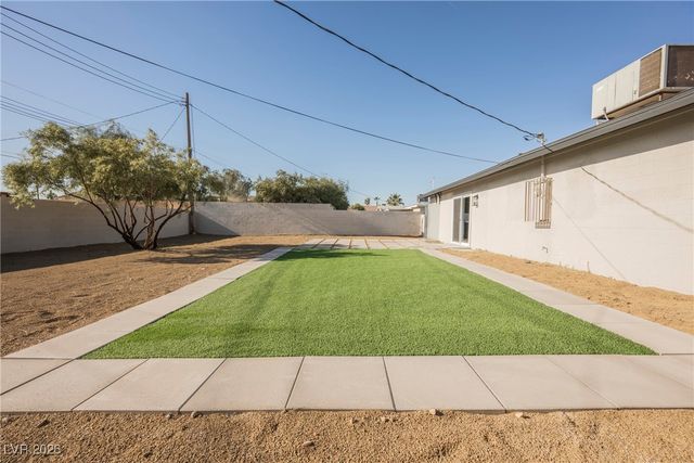 2121 Lawry Avenue, North Las Vegas, NV 89032