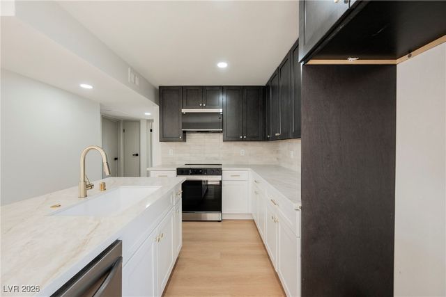 2121 Lawry Avenue, North Las Vegas, NV 89032