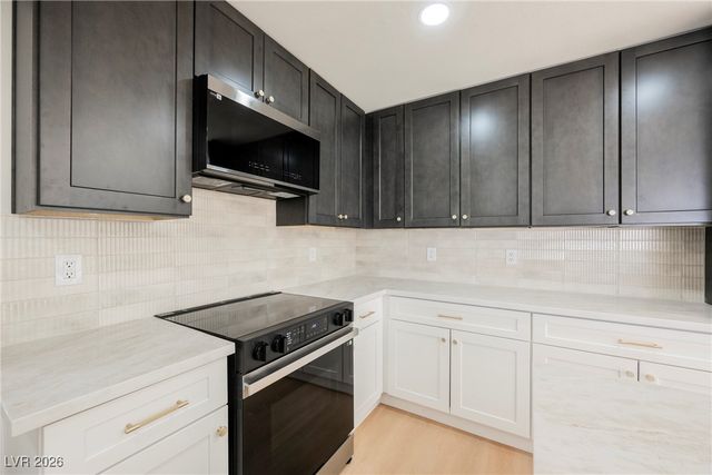 2121 Lawry Avenue, North Las Vegas, NV 89032