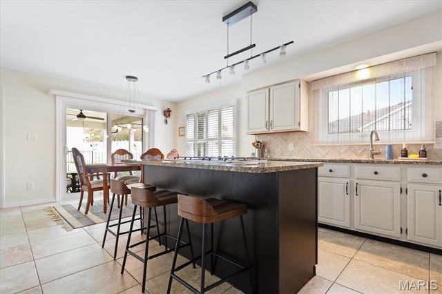 1462 Carriage Bridge Trail, Ballwin, MO 63021