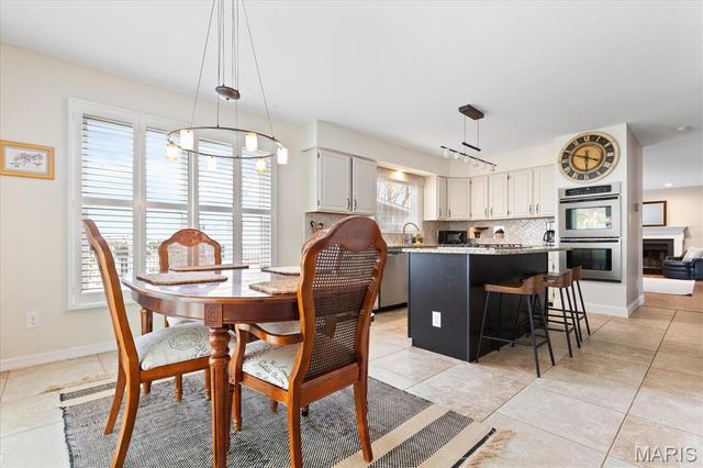 1462 Carriage Bridge Trail, Ballwin, MO 63021