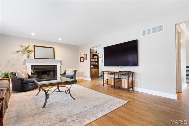 1462 Carriage Bridge Trail, Ballwin, MO 63021