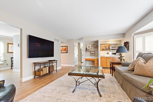 1462 Carriage Bridge Trail, Ballwin, MO 63021