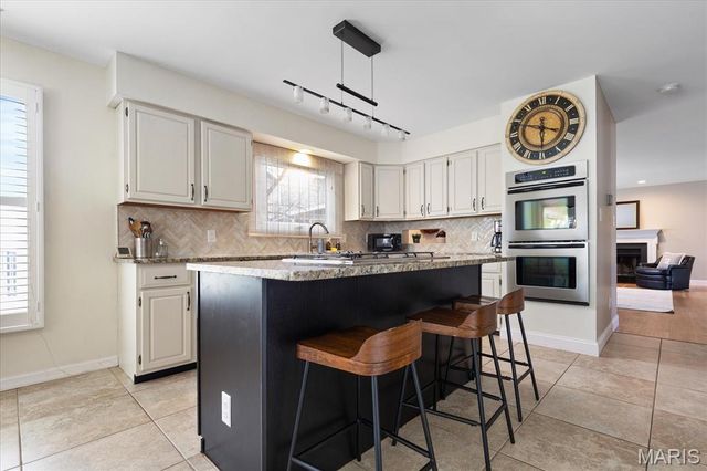 1462 Carriage Bridge Trail, Ballwin, MO 63021