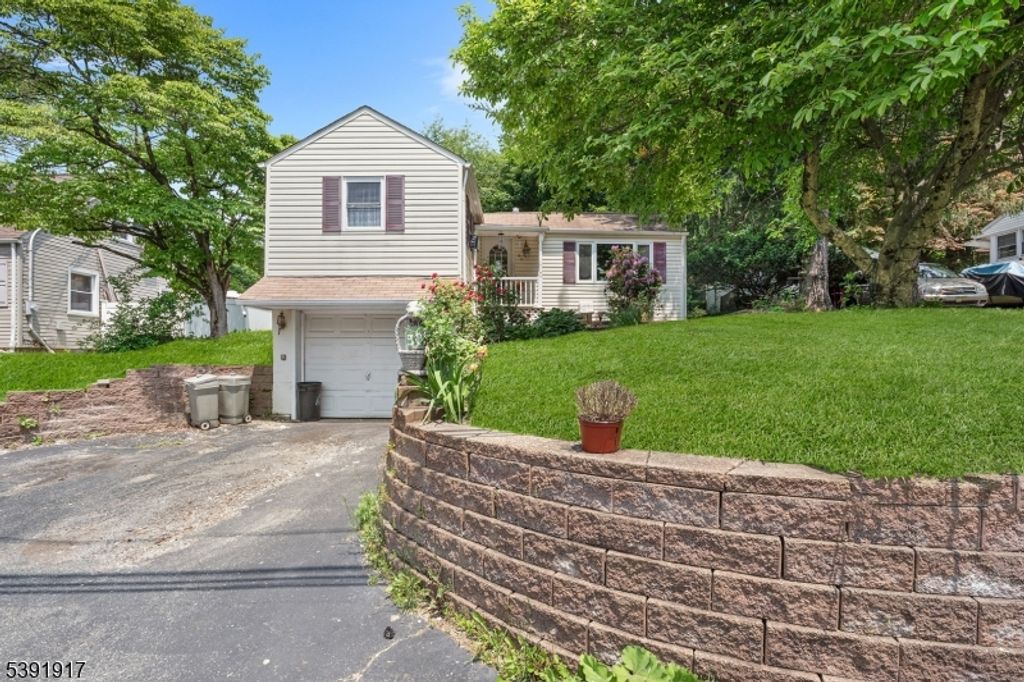50 Oakwood Ave, Mine Hill Twp., NJ 07803