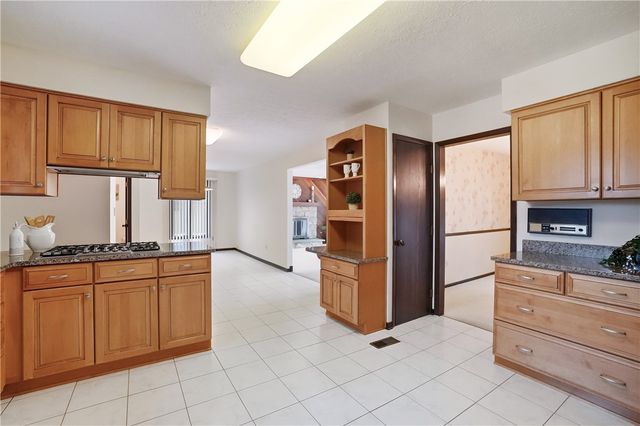 354 Shadywood Drive, Clayton, OH 45415