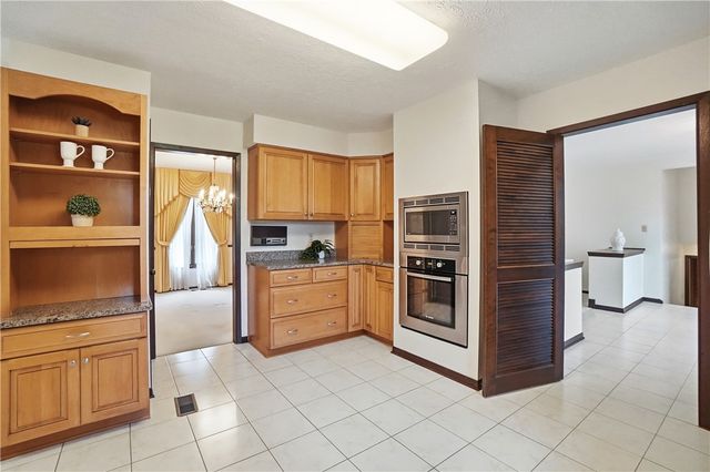 354 Shadywood Drive, Clayton, OH 45415