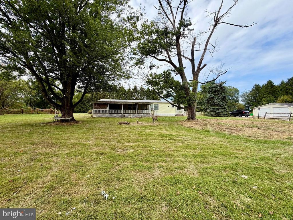 250 LEEDY RD, Spring Grove, PA 17362