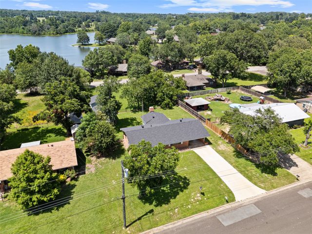 320 Nuss Drive, Mineola, TX 75773