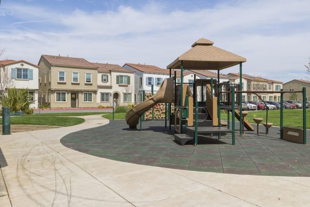 1180 Julia Circle, Hollister, CA 95023