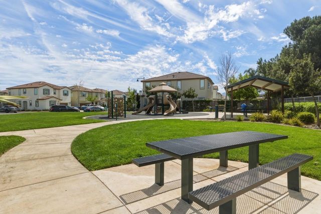 1180 Julia Circle, Hollister, CA 95023