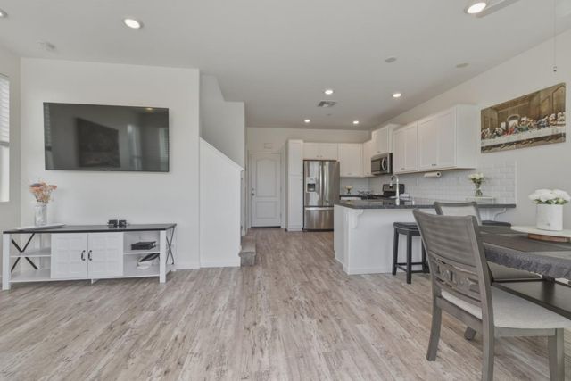 1180 Julia Circle, Hollister, CA 95023