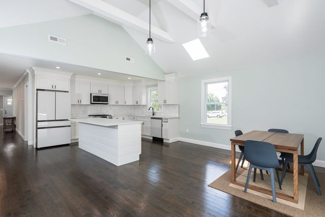 398 Plymouth St, Bridgewater, MA 02324