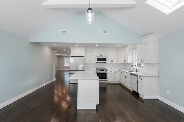 398 Plymouth St, Bridgewater, MA 02324