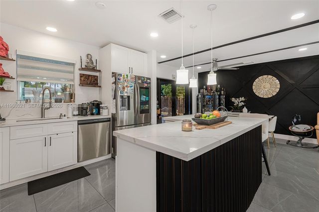 200 SW 69th Ter, Pembroke Pines, FL 33023