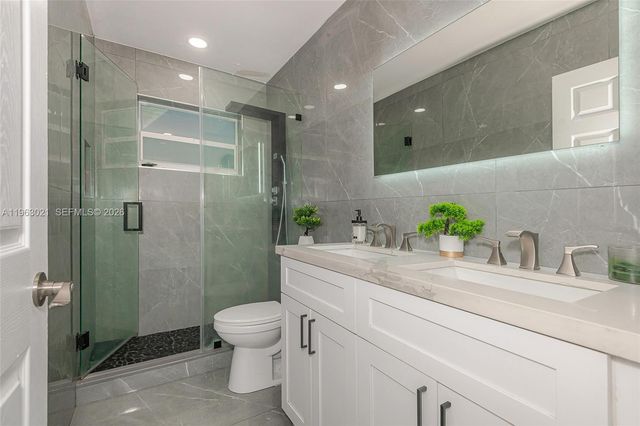 200 SW 69th Ter, Pembroke Pines, FL 33023