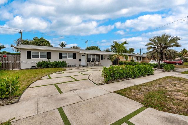 200 SW 69th Ter, Pembroke Pines, FL 33023