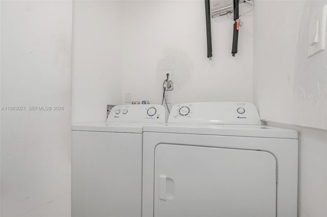 200 SW 69th Ter, Pembroke Pines, FL 33023