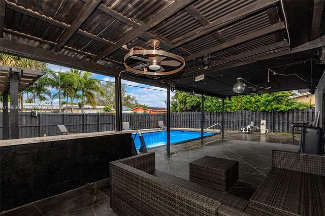 200 SW 69th Ter, Pembroke Pines, FL 33023