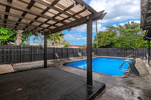 200 SW 69th Ter, Pembroke Pines, FL 33023