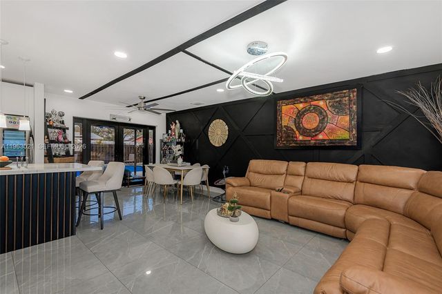 200 SW 69th Ter, Pembroke Pines, FL 33023