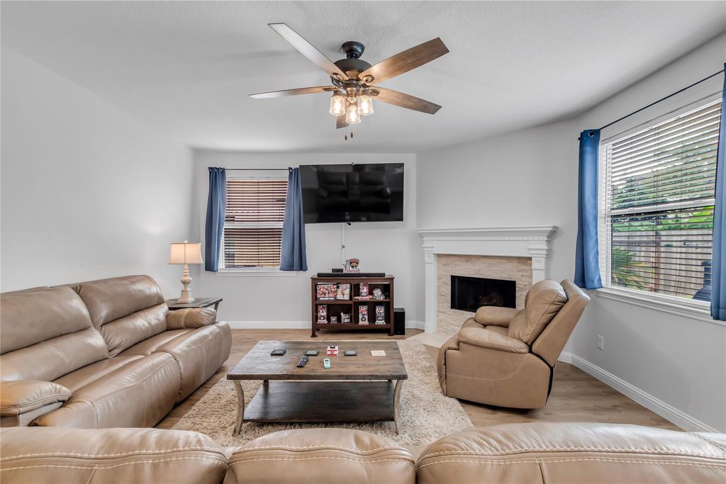 Image 14 of property listing at 5506 Poundstone Court, Sugar Land, TX 77479