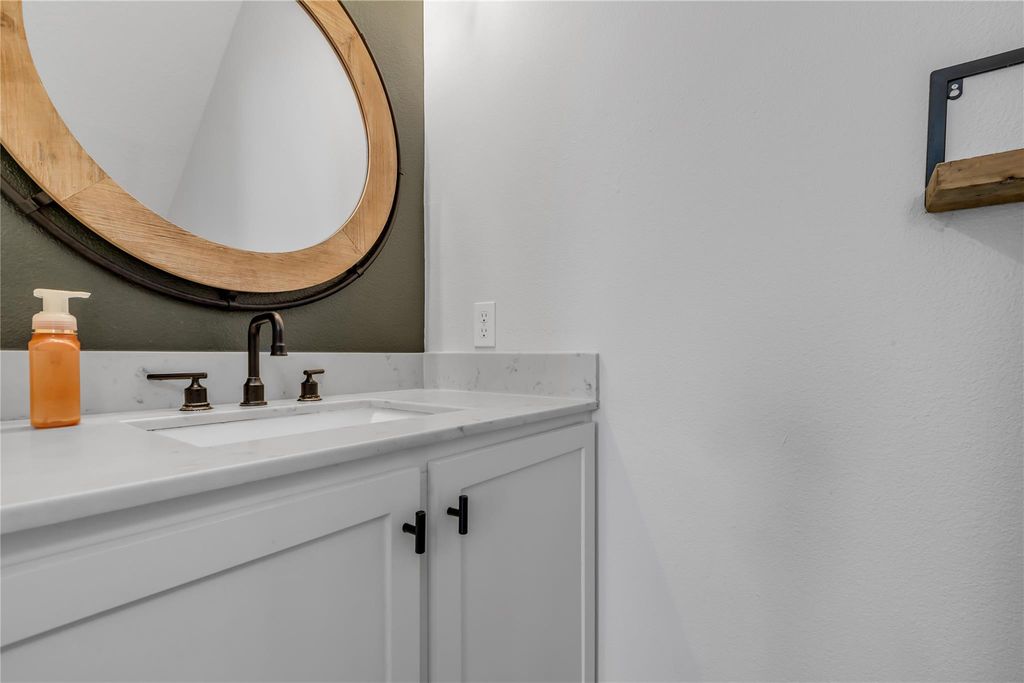 Image 20 of property listing at 5506 Poundstone Court, Sugar Land, TX 77479