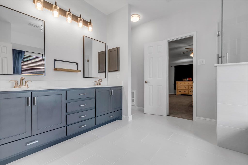 Image 23 of property listing at 5506 Poundstone Court, Sugar Land, TX 77479