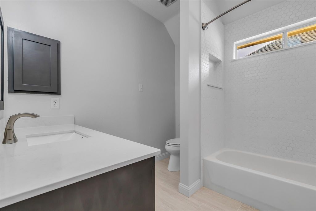 Image 28 of property listing at 5506 Poundstone Court, Sugar Land, TX 77479