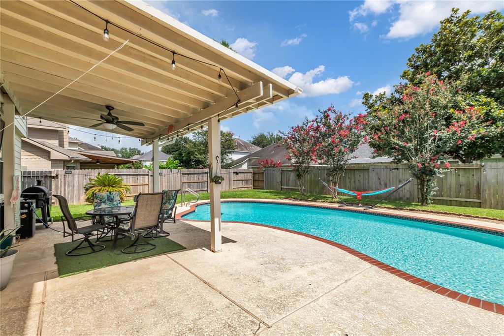 Image 32 of property listing at 5506 Poundstone Court, Sugar Land, TX 77479