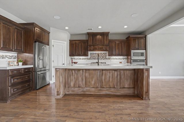 1122 W 84th Place S, Tulsa, OK 74132