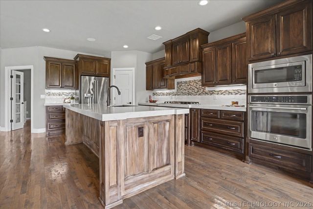 1122 W 84th Place S, Tulsa, OK 74132