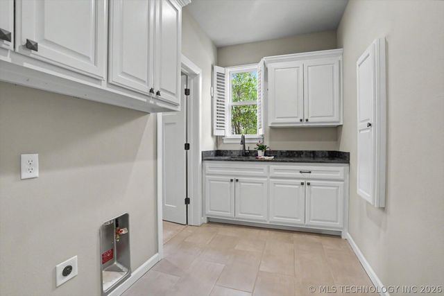 1122 W 84th Place S, Tulsa, OK 74132