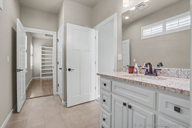 1122 W 84th Place S, Tulsa, OK 74132