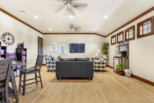 1122 W 84th Place S, Tulsa, OK 74132