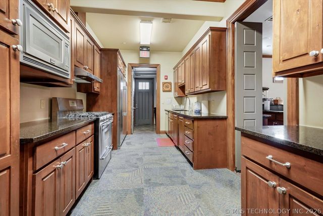 1122 W 84th Place S, Tulsa, OK 74132