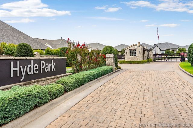 1122 W 84th Place S, Tulsa, OK 74132