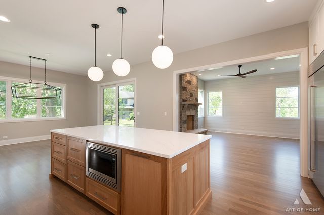 246 Holmes Avenue, Clarendon Hills, IL 60514