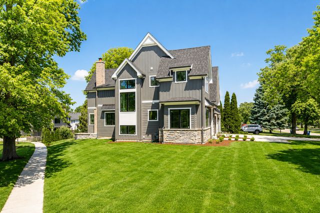 246 Holmes Avenue, Clarendon Hills, IL 60514