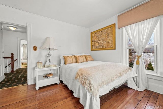 15 Bayside Avenue, Oyster Bay, NY 11771