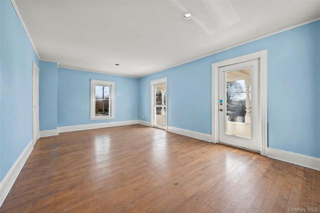 15 Bayside Avenue, Oyster Bay, NY 11771